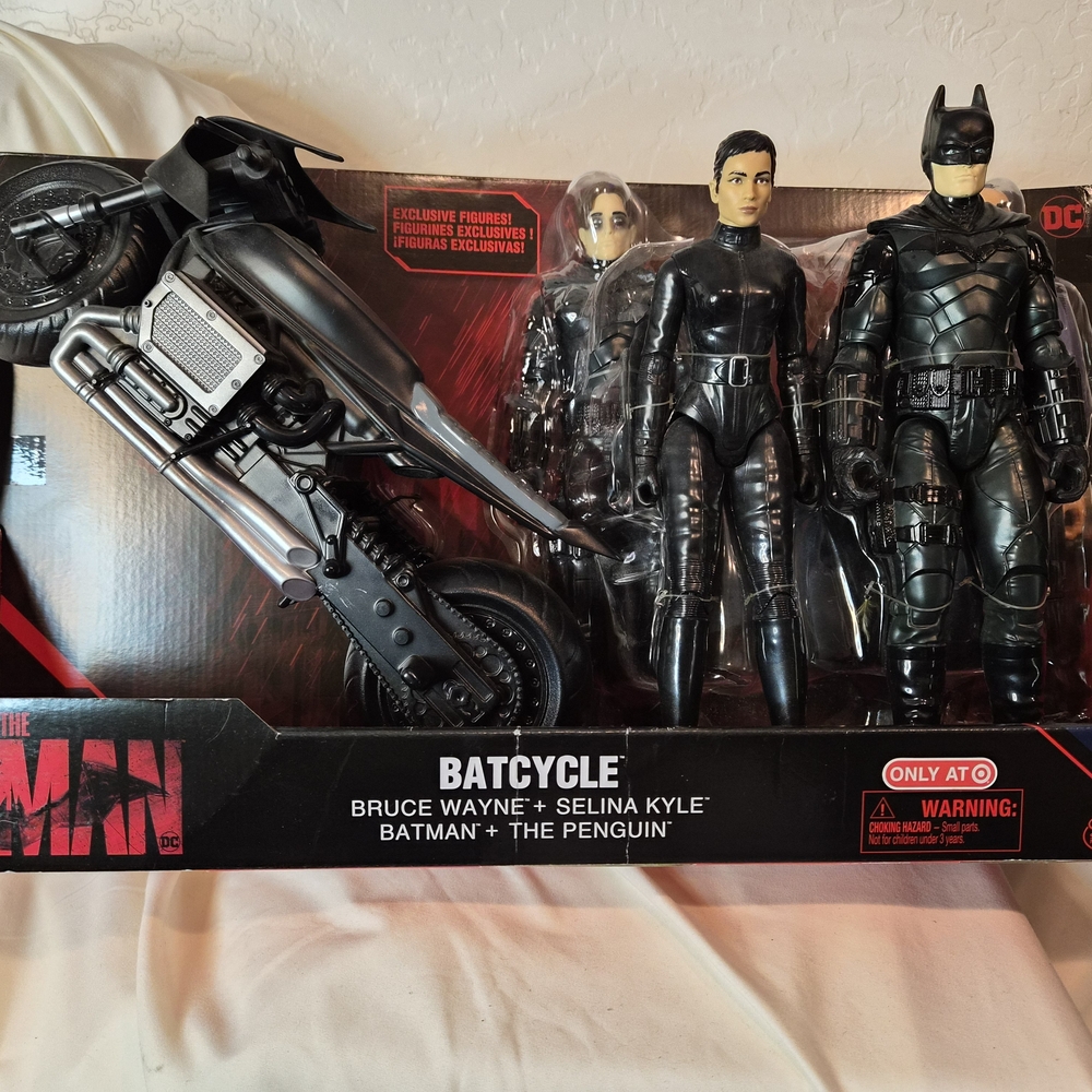DC Batman, Batcycle, Batman, Bruce, Selina, Penguin